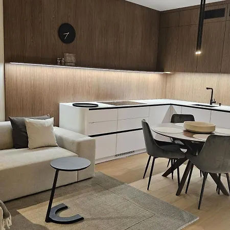 Skypark Escape With Balcony Apartment