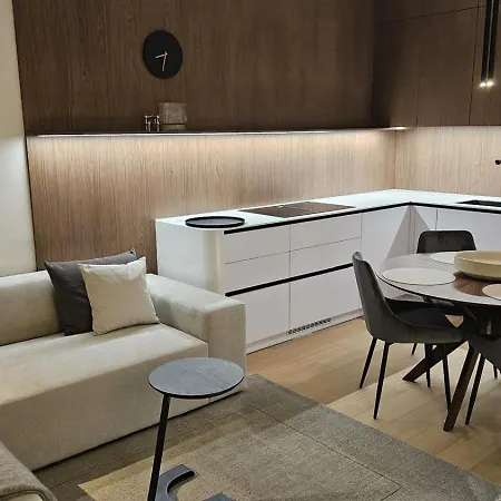 Skypark Escape With Balcony Apartment *